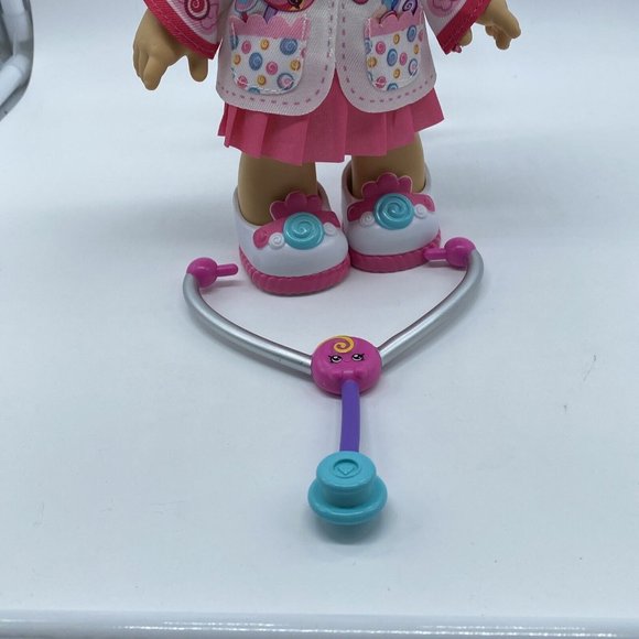 KINDI FRIENDS, KINDI KIDS, CINDY POPS, DOCTOR ACCESSORIES 10 IN DOLL - Picture 9 of 10